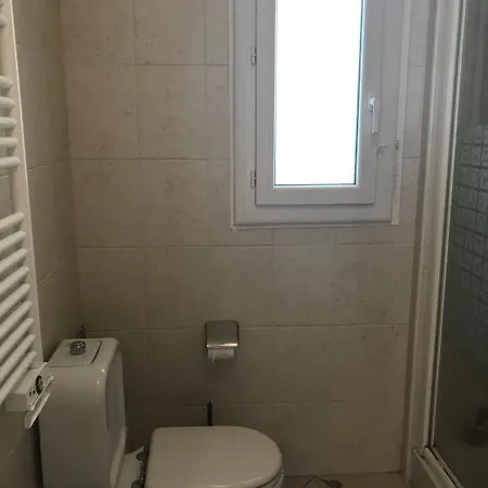 Sleeps 4 Air Con Wifi Cannes
