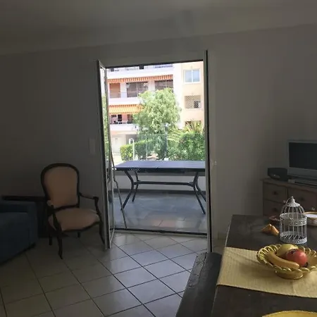 Sleeps 4 Air Con Wifi *