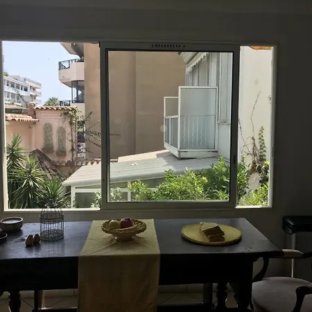 Sleeps 4 Air Con Wifi